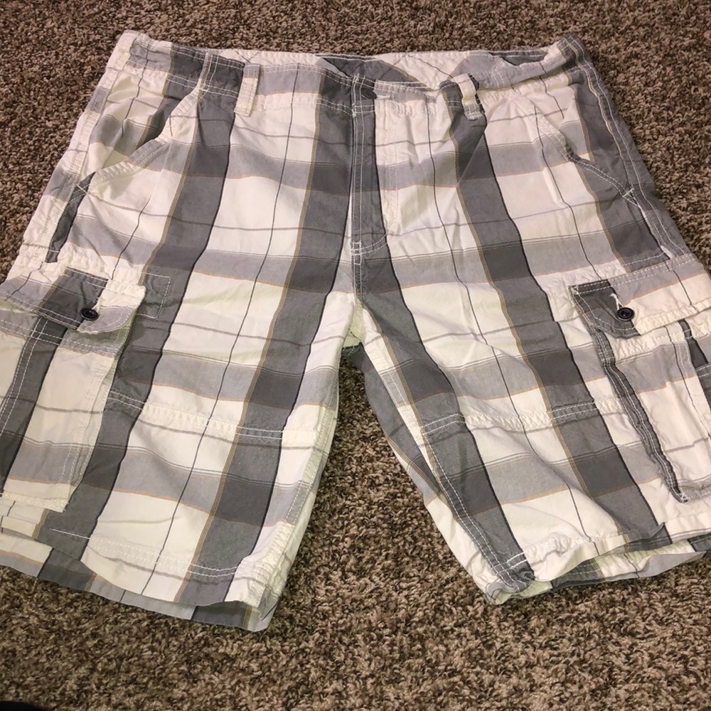 Levi mean shorts size 40 grey and white